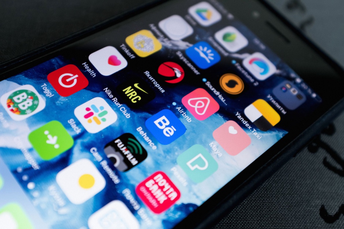 smartphone com aplicativo de saúde aberto