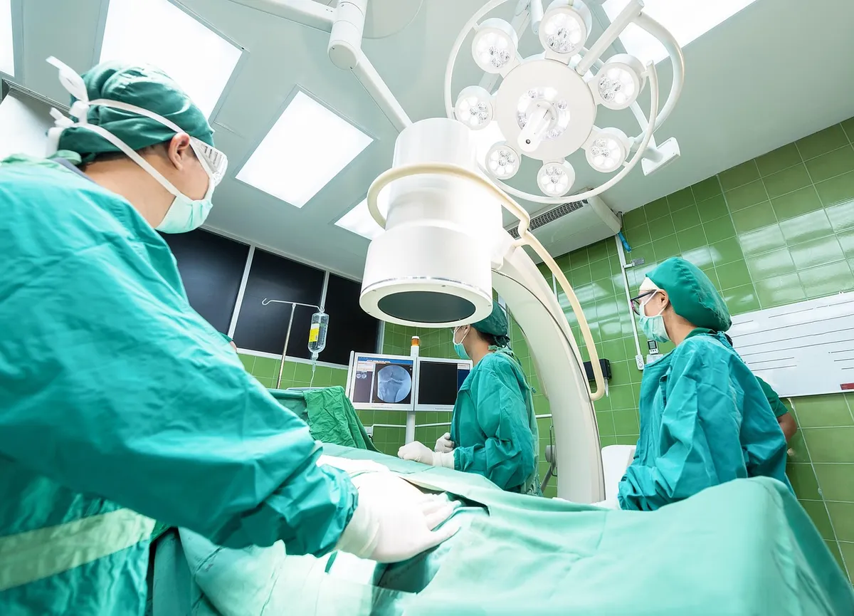operation, operating room, surgery, operating table, hospital, healthcare, emergency room, doctor, surgeon, hospital workers, operation, surgery, surgery, surge